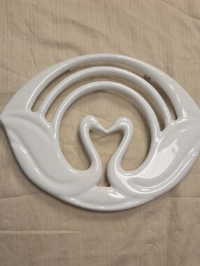 Invicta Vintage White Porcelain Coated Cast Iron Swan Trivet RARE Made In France